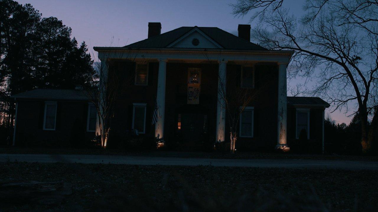 S01E02 A Haunted House